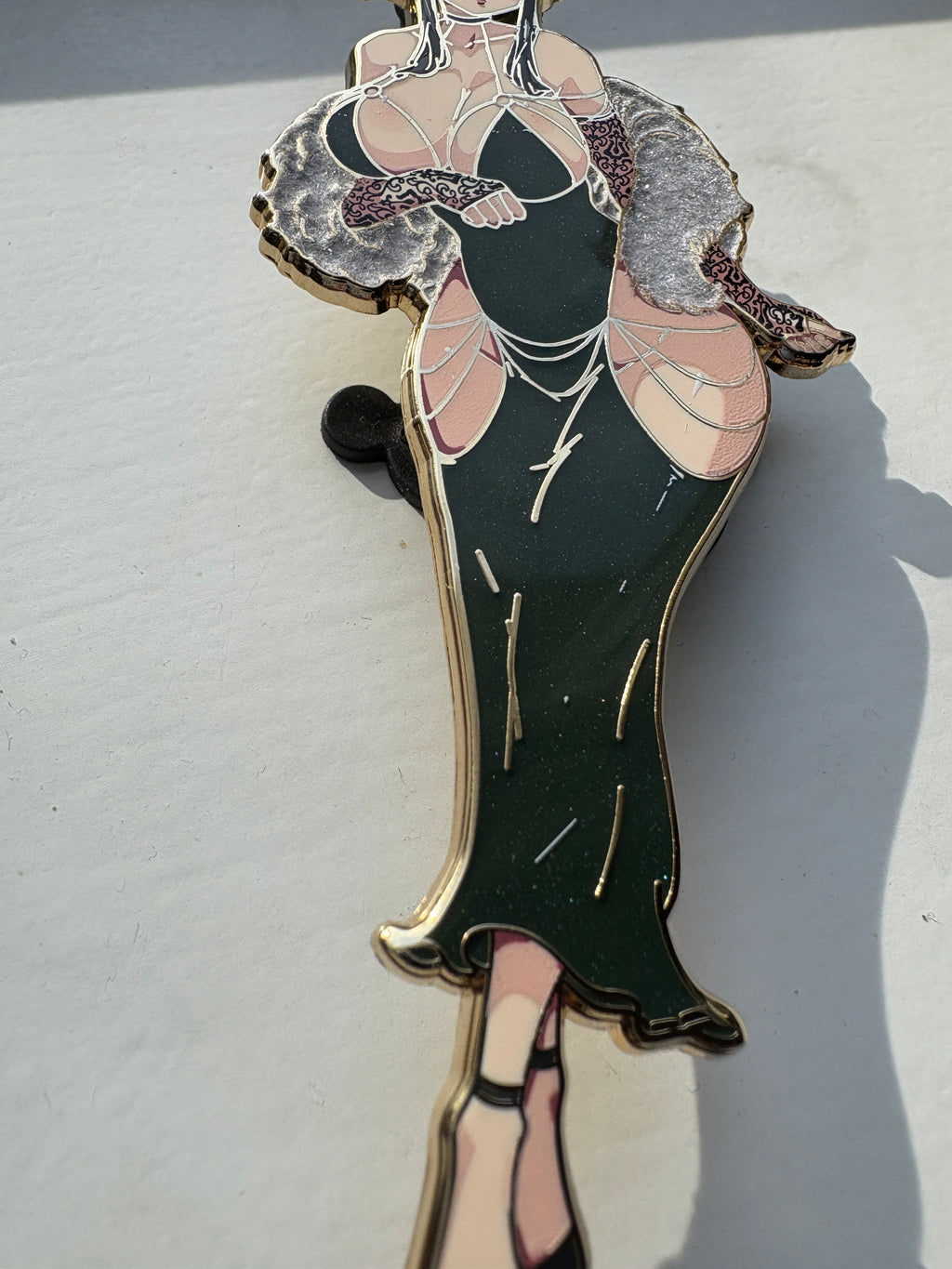 Classy Thorn Princess PIN HAND ENAMEL PINS